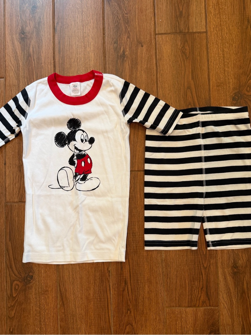 Hanna anderson Disney White, Black & Red Mickey Mouse Pajama Set / boys size 12